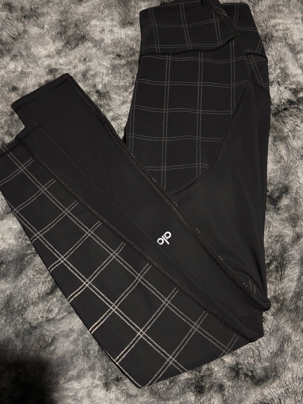 ALO Yoga Men’s Black Grid-Print Joggers